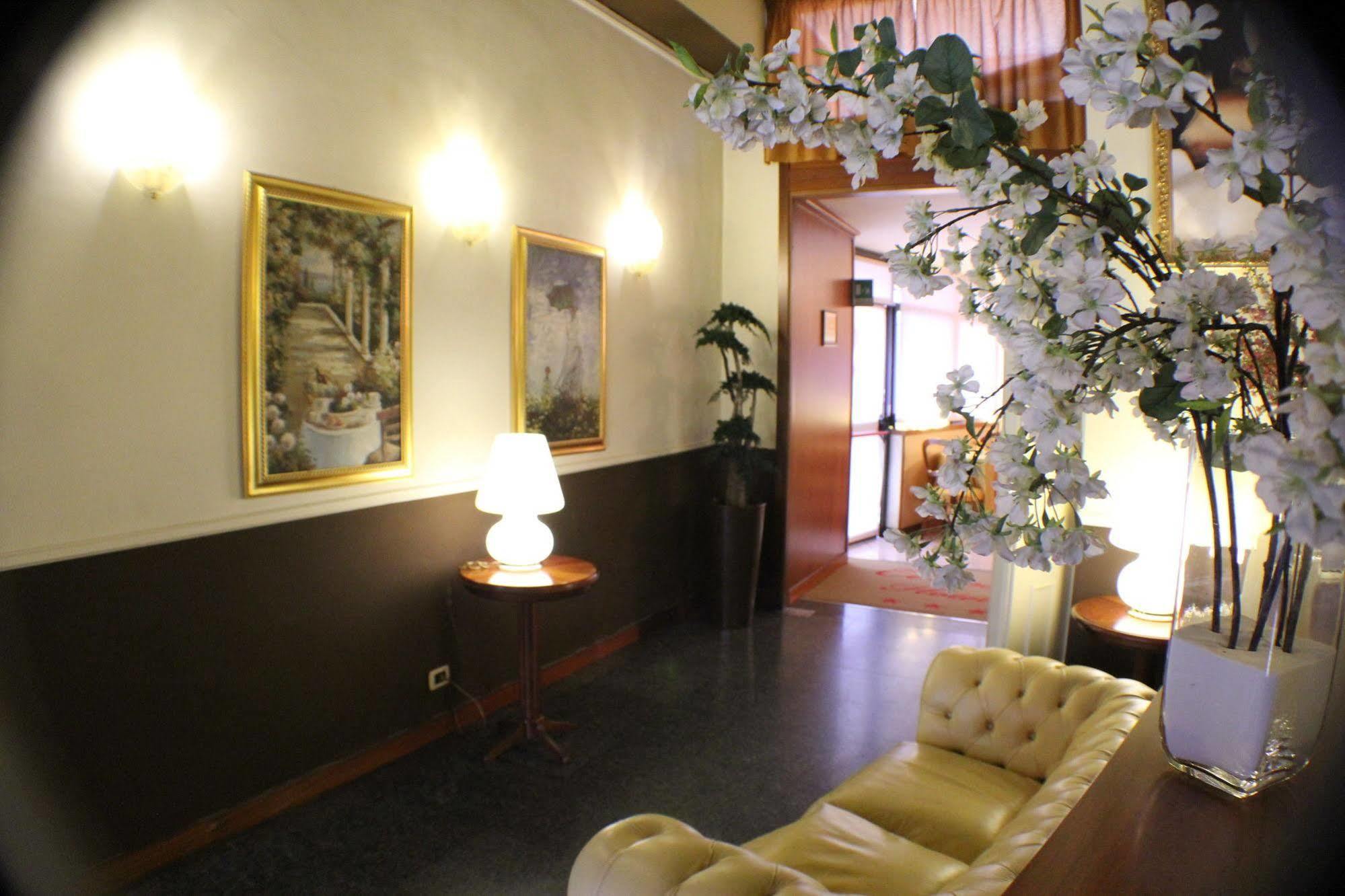 Certosa Hotel Milánó Kültér fotó